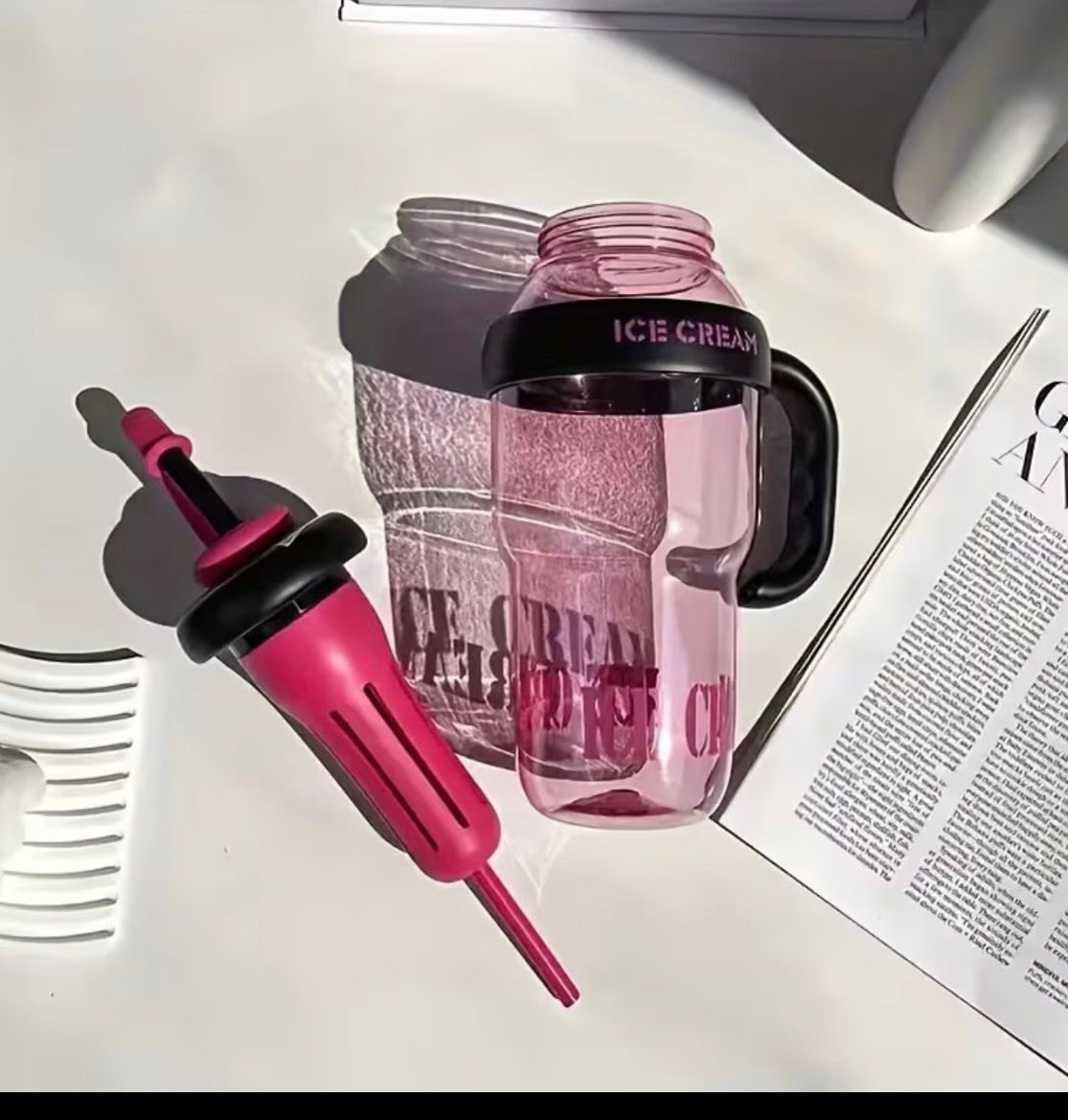Large Capacity Plastic Water Cup with Handle And Straw, Portable Sports Water Bottle, Tea Cup, Suitable for Cars, Students, And Outdoor Use in 10 Different Scenarios for Holidays